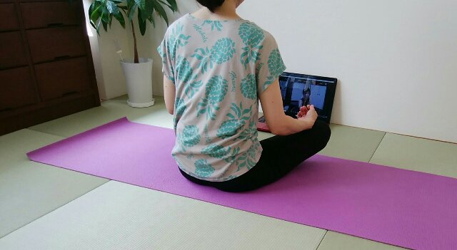 オンラインヨガ体験中の画像